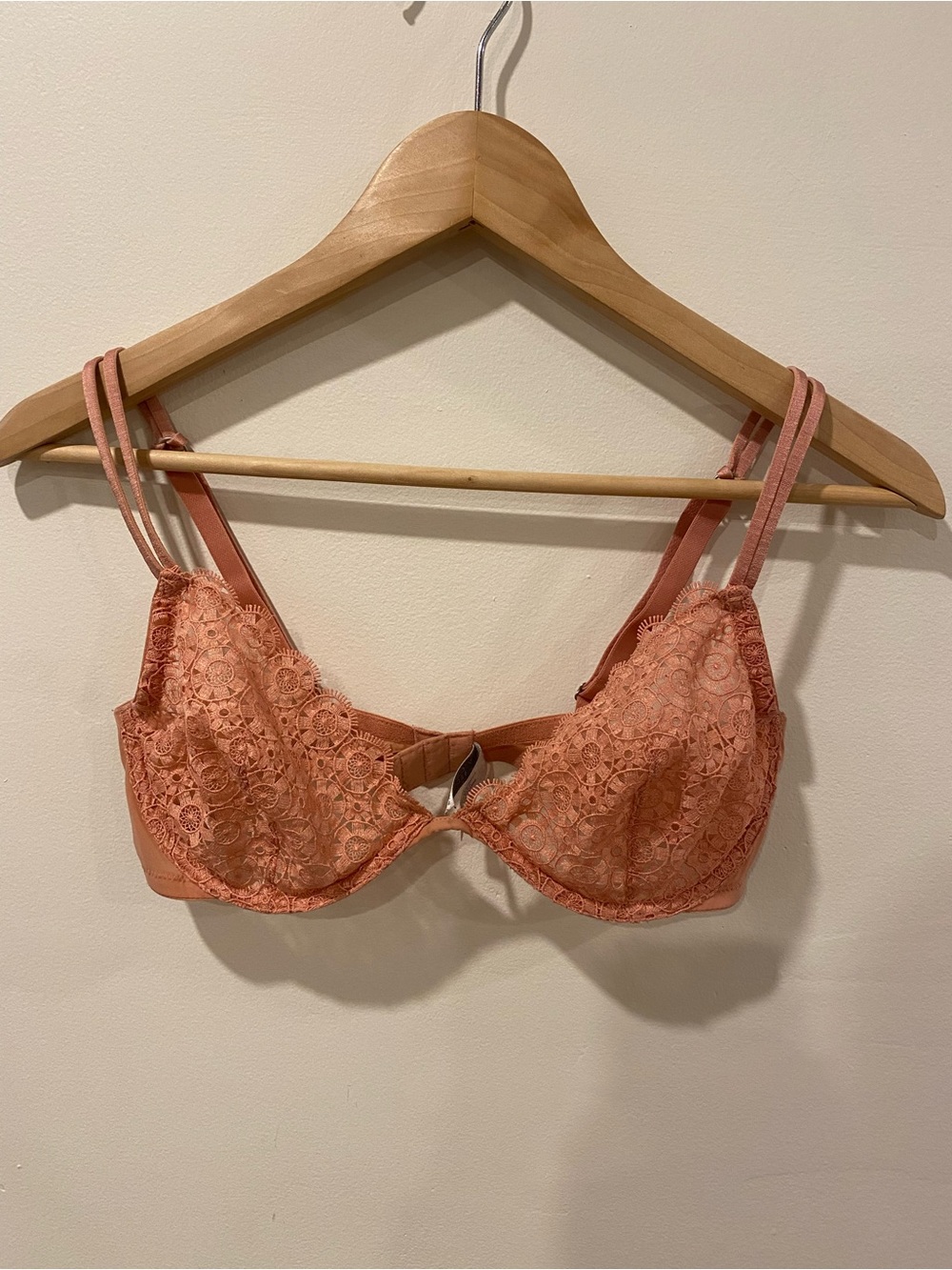 Victorias Secret lace bra unlined plunge size 36C rose